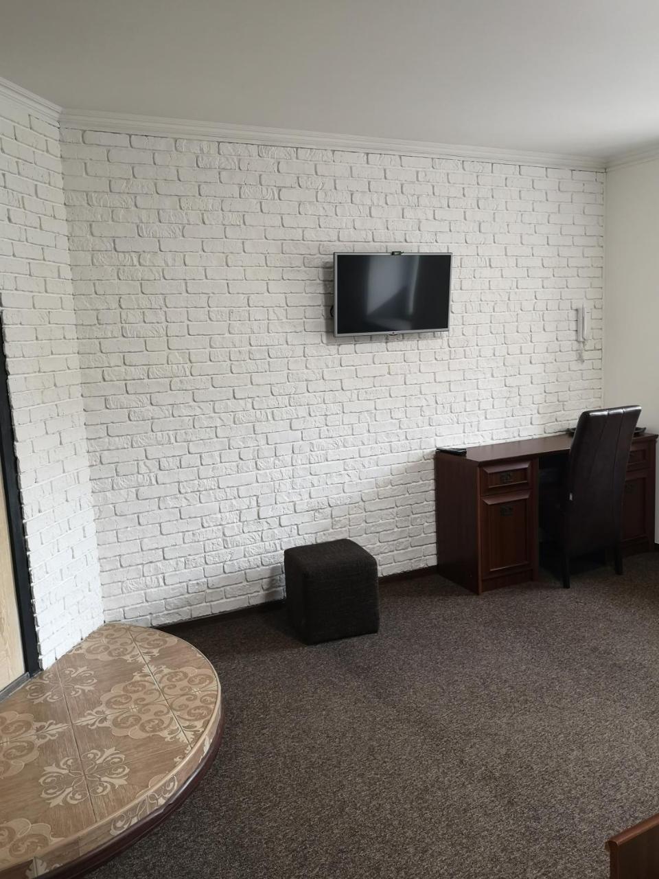 Apartments Like Hotel Chernivtsi Ngoại thất bức ảnh