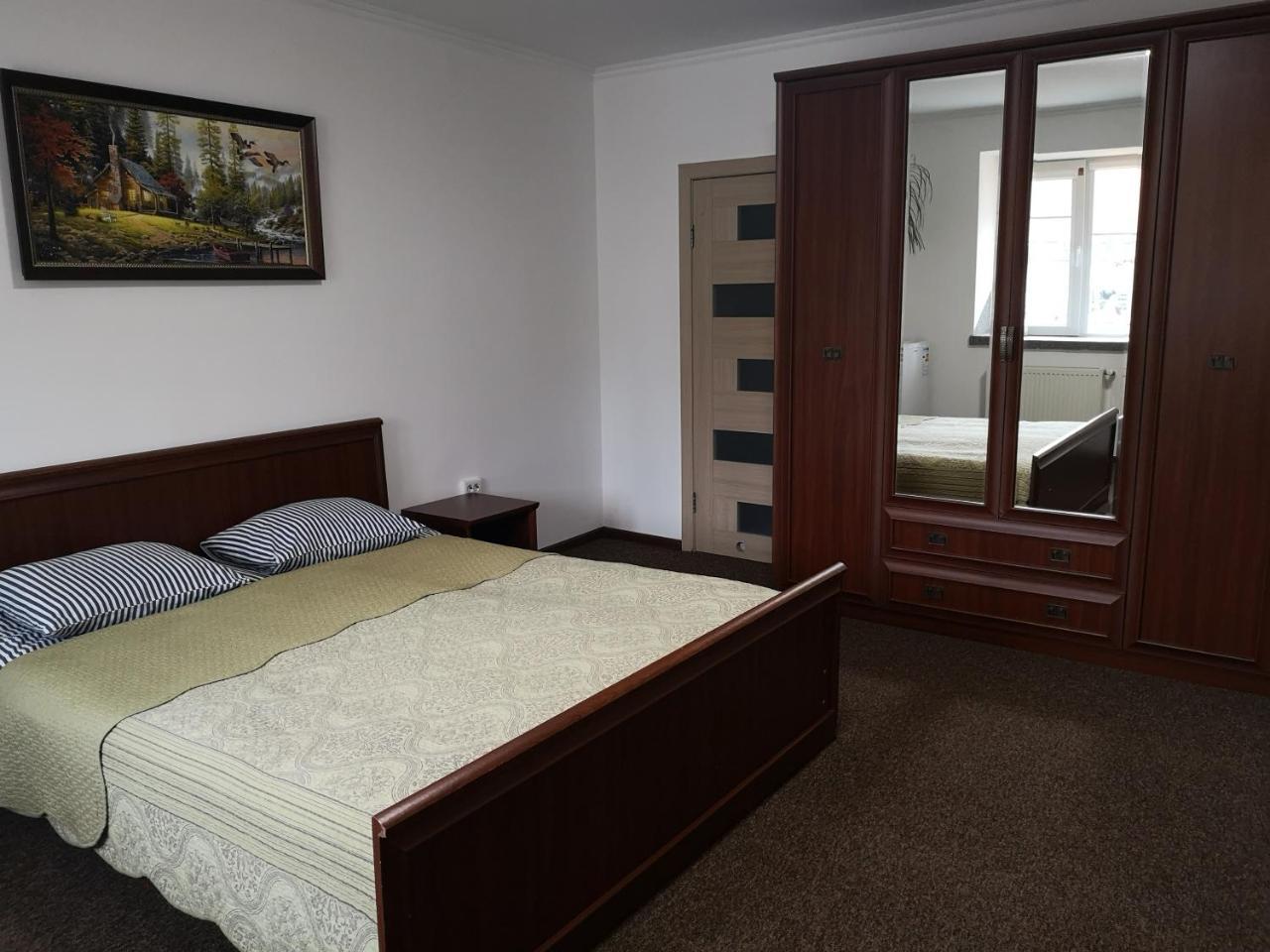 Apartments Like Hotel Chernivtsi Ngoại thất bức ảnh