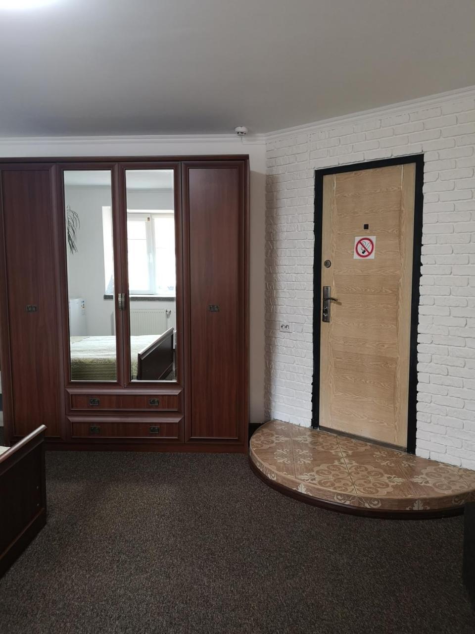 Apartments Like Hotel Chernivtsi Ngoại thất bức ảnh