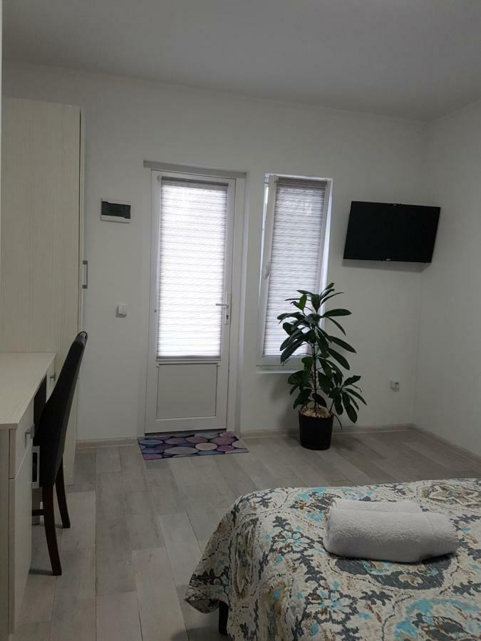 Apartments Like Hotel Chernivtsi Ngoại thất bức ảnh