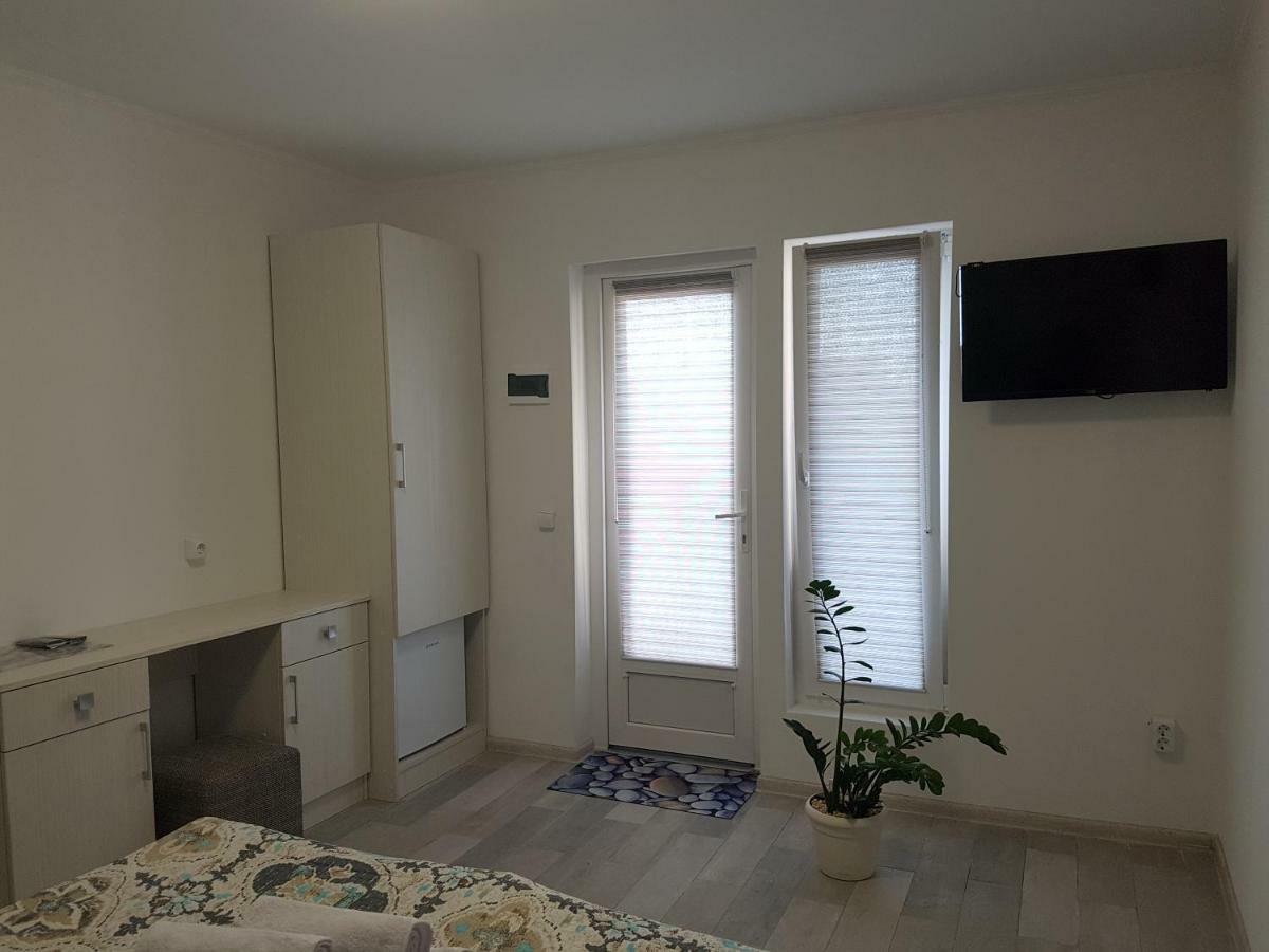 Apartments Like Hotel Chernivtsi Ngoại thất bức ảnh