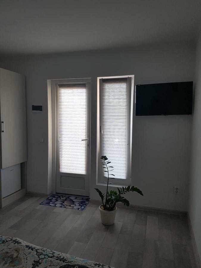 Apartments Like Hotel Chernivtsi Ngoại thất bức ảnh